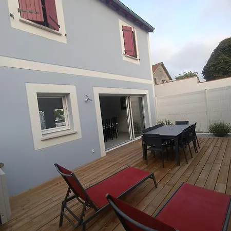 115 M2, 250 M Plage, Commerce Et Gare *
